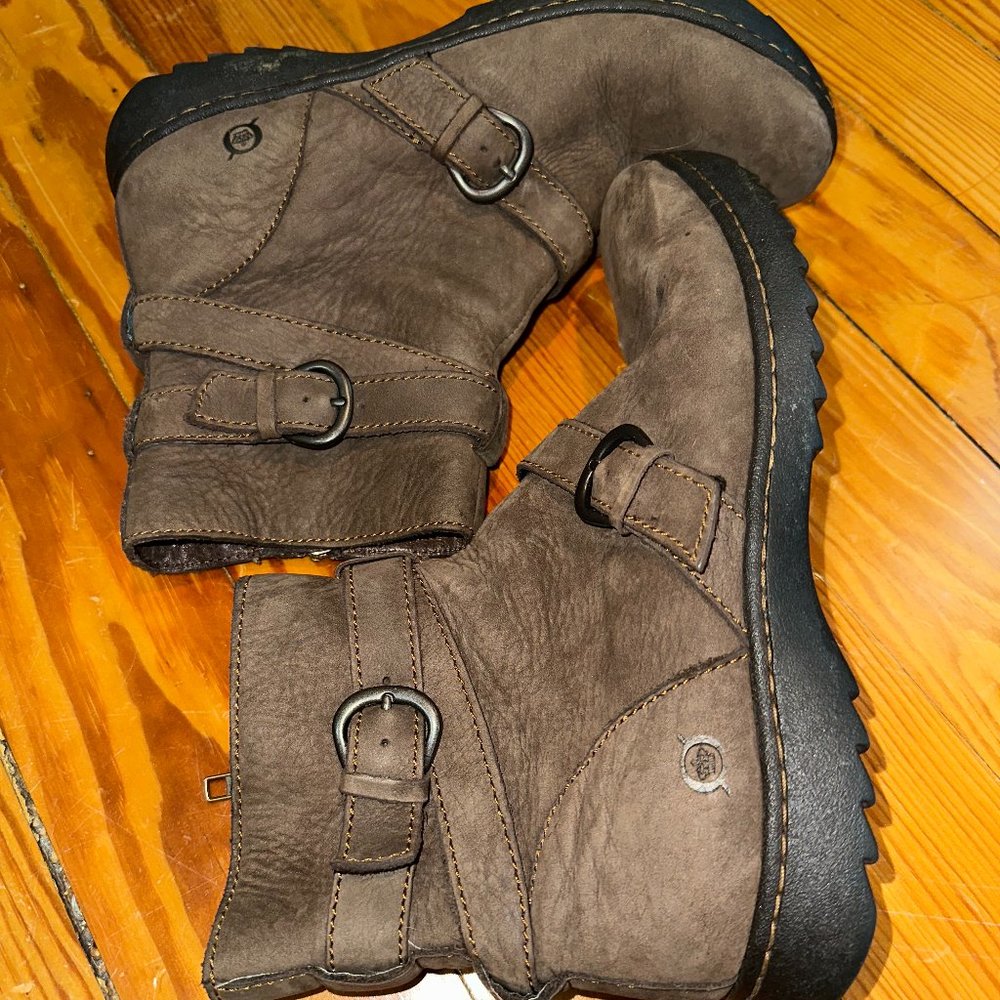 Born Hand-Crafted Leather Ankle Boots Size 8 - small flaw